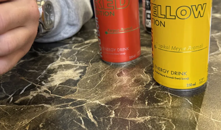 Red Bull The Yellow Edition tropisk frugtsmag købt i Istanbul lufthavn